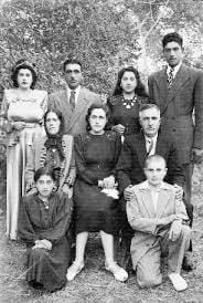 Mecit Hun ve ailesi.jpg Mecit Hun ve ailesi.jpg